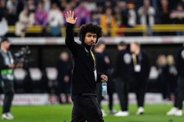GER, Nations League, Germany vs Italy 23 03 2025, Signal Iduna Park, Dortmund, GER, Nations League, Germany vs Italy pictured Karim Adeyemi Germany, 20 waves to fans nordphotoxGmbHxx xChristianxSchulze nph000300
