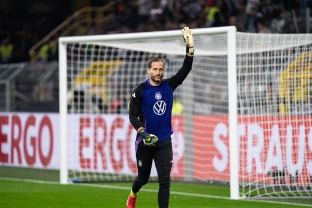 GER, Nations League, Germany vs Italy 23 03 2025, Signal Iduna Park, Dortmund, GER, Nations League, Germany vs Italy in picture Oliver Baumann Germany, 1 waves to fans nordphotoxGmbHxx xChristianxSchulze nph000300