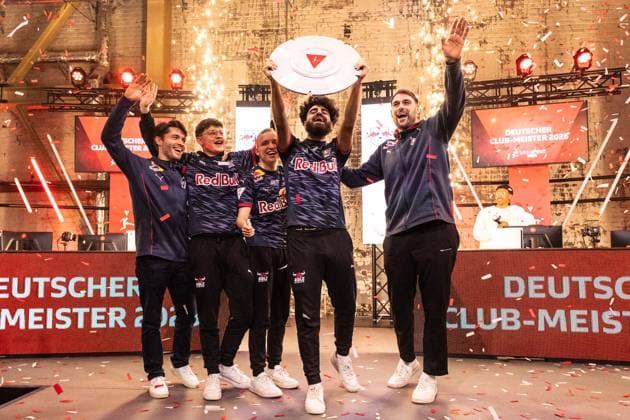 VBL Club Championship by WOW; 23.03.2025 Levy Finn Rieck (RB Leipzig, RBLZ_LEVYFINN), Anders Vejrgang (RB Leipzig, RBLZ_Vejrgang), Umut Gültekin (RB Leipzig, rblz_umut) Siegerehrung, die Meisterscheibe. Deutsche Club-Meister 2025. VBL Club Championship by WOW; 23.03.2025 Copyright: xBEAUTIFULxSPORTS Buriakovx