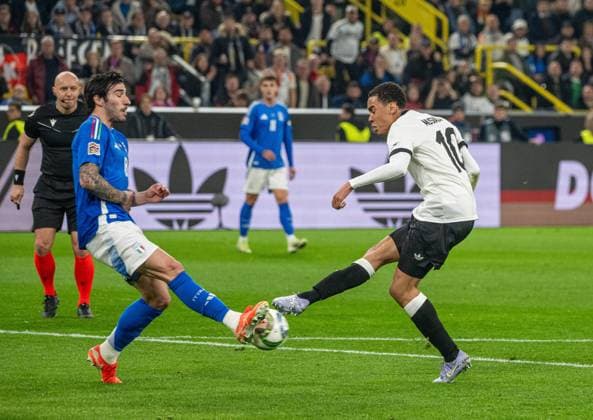 Soccer, men, season 2024 25, UEFA Nations League quarter-final second leg in Dortmund, Germany Italy, v l Sandro Tonali Italy , Jamal Musiala Germany , 23 03 2025, Copyright: xMatthiasxKochx