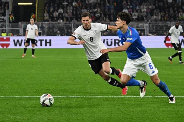 23 03 2025, xsltx, Football UEFA Nations League, Germany Italy v l Leon Goretzka German National Football Team DFB Samuele Ricci Italy duel, action, action, battle for the ball DFL DFB REGULATIONS PROHIBIT ANY USE OF PHOTOGRAPHS as IMAGE SEQUENCES and or QUASI VIDEO Dortmund