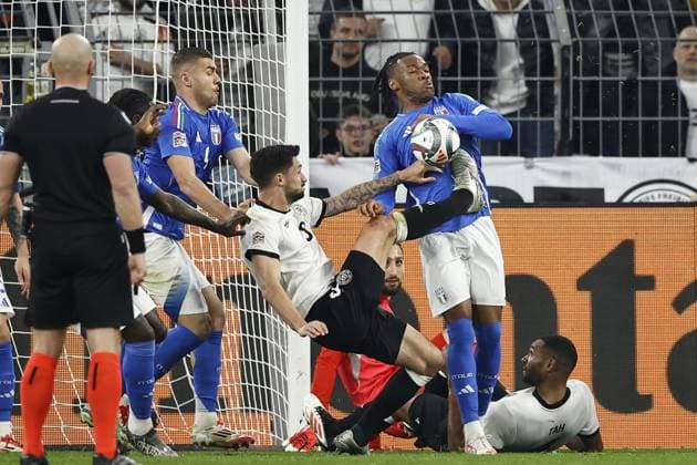 DORTMUND - (l-r) Tim Kleindienst of Germany, Destiny Udogie of Italy during the UEFA Nations League quarterfinal match between Germany and Italy at the BVB Stadion Dortmund on March 23, 2025 in Dortmund, Germany. ANP Hollandse Hoogte MAURICE VAN STEEN UEFA Nations League Quarterfinal Leg Two 2025 xVIxANPxSportx xMauricexvanxSteenxIVx 522967462 originalFilename: 522967462.jpg