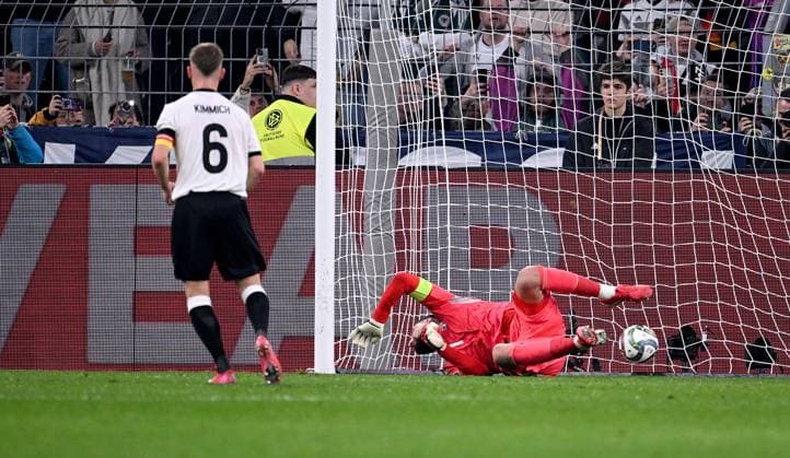 FOOTBALL UEFA Nations League 2024 2025 Quarter-final second leg in Dortmund Germany Italy 23 03 2025 Penalty goal for 1 0 by goalkeeper Joshua Kimmich left, Germany against goalkeeper Gianluigi Donnarumma right, Italy