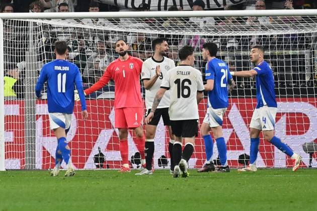 23 03 2025, xjrdrx, Football UEFA Nations League, Germany Italy v l Gianluigi Donnaruma Italy discusses before the goal to 2 0 DFL DFB REGULATIONS PROHIBIT ANY USE OF PHOTOGRAPHS as IMAGE SEQUENCES and or QUASI VIDEO Dortmund