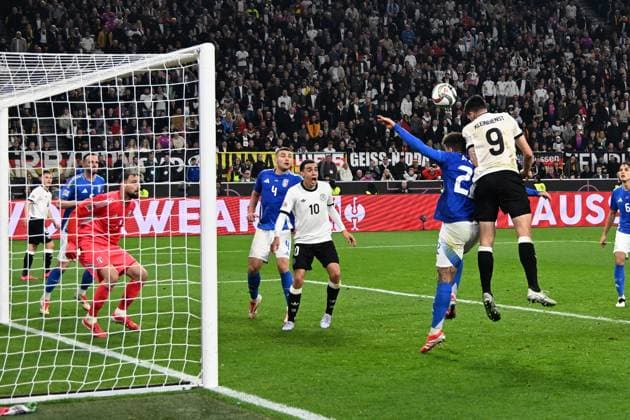 23 03 2025, xsltx, Football UEFA Nations League, Germany Italy v l Tim Kleindienst Deutsche Fussball Nationalmannschaft DFB Torschuetze, erzielt das Tor, Treffer, scores the goal 3 0 Gianluigi Donnaruma Italy DFL DFB REGULATIONS PROHIBIT ANY USE OF PHOTOGRAPHS as IMAGE SEQUENCES and or QUASI VIDEO Dortmund