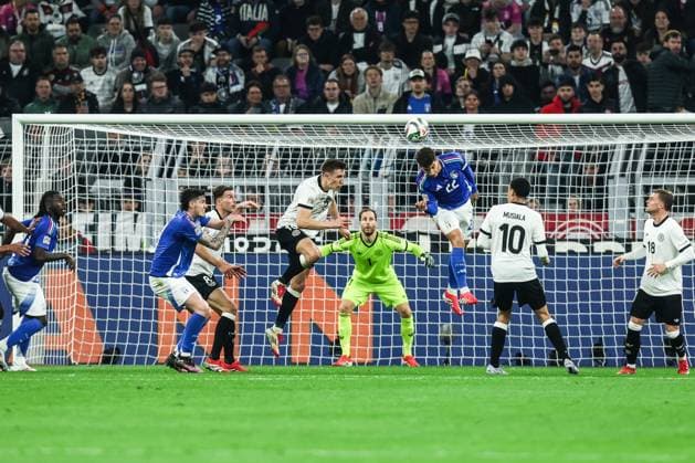 Sport, Football, UEFA Nations League season 2024 2025 quarter-finals, second leg Germany Italy 23 03 2025, SIGNAL IDUNA PARK Nico Schlotterbeck Germany, 15 Giovanni Di Lorenzo Italy, 22 Dortmund SIGNAL IDUNA PARK North Rhine-Westphalia Germany