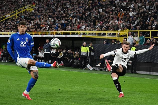 23 03 2025, xsltx, Football UEFA Nations League, Germany Italy v l Giovanni di Lorenzo Italy Maximilian Mittelstädt German National Football Team DFB Zweikampf, action, action, battle for the ball DFL DFB REGULATIONS PROHIBIT ANY USE OF PHOTOGRAPHS as IMAGE SEQUENCES and or QUASI VIDEO Dortmund