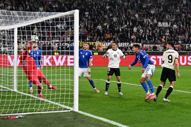 23 03 2025, xsltx, Football UEFA Nations League, Germany Italy v l Gianluigi Donnaruma Italy Tim Kleindienst Deutsche Fussball Nationalmannschaft DFB Torschuetze, erzielt das Tor, Treffer, scores the goal 3 0 DFL DFB REGULATIONS PROHIBIT ANY USE OF PHOTOGRAPHS as IMAGE SEQUENCES and or QUASI VIDEO Dortmund