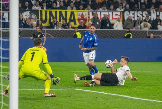 Soccer, men, 2024 25 season, UEFA Nations League quarter-final second leg in Dortmund, Germany Italy, f l goalkeeper Oliver Baumann Germany , Matteo Politano Italy , Nico Schlotterbeck Germany , 23 03 2025, Copyright: xMatthiasxKochx