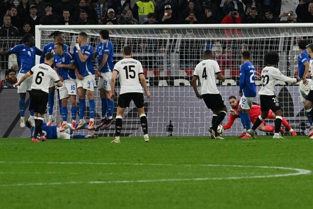 23 03 2025, xsltx, Football UEFA Nations League, Germany Italy v l Free Kick Joshua Kimmich German National Football Team DFB Gianluigi Donnaruma Italy DFL DFB REGULATIONS PROHIBIT ANY USE OF PHOTOGRAPHS as IMAGE SEQUENCES and or QUASI VIDEO Dortmund