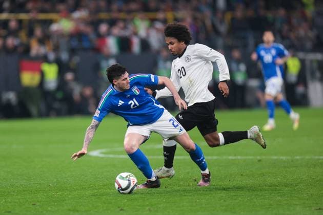 22 03 2025, UEFA Nations League, quarter-final, second leg, Germany Italy, f l Alessandro Bastoni Italy , Karim Adeyemi Germany , Dortmund Signal Iduna Park NRW Germany xRHR PHOTO DEx Copyright: DennisxEwert RHR-FOTOx RHR-FOTO DE