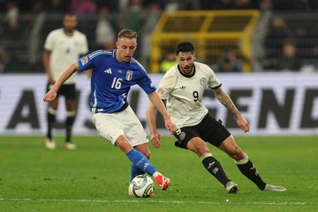 Davide Frattesi Italy and Tim Kleindienst Germany battle for the ball during the UEFA Nations League Quarterfinal Leg Two match between Germany and Italy at Football Stadium Dortmund on March 23, 2025 in Dortmund, Germany Photo by Oliver Kaelke DeFodi Images