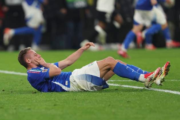 Davide Frattesi Italy injured on the ground during the UEFA Nations League Quarterfinal Leg Two match between Germany and Italy at Football Stadium Dortmund on March 23, 2025 in Dortmund, Germany Photo by Oliver Kaelke DeFodi Images
