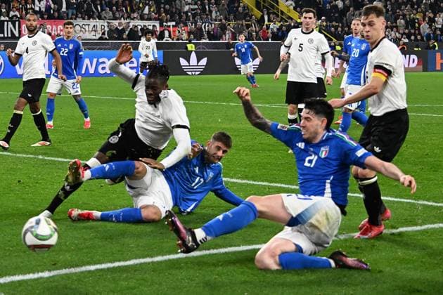 23 03 2025, xsltx, Football UEFA Nations League, Germany Italy v l Yann Aurel Bisseck German National Football Team DFB Matteo Ruggeri Italy duel, action, action, battle for the ball Alessandro Bastoni Italy DFL DFB REGULATIONS PROHIBIT ANY USE OF PHOTOGRAPHS as IMAGE SEQUENCES and or QUASI VIDEO Dortmund