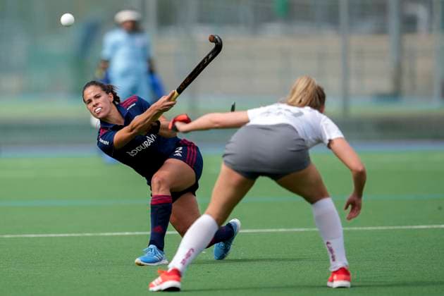 Bilder des Jahres 2025, Sport 03 März Sport Themen der Woche KW12 SPORT Bilder des Tages v.li.: Lucina von der Heyde (MHC, 2), Carlotta Sippel (DCadA, 29), Zweikampf, Spielszene, Duell, duel, tackle, tackling, Dynamik, Action, Aktion, 23.03.2025, Mannheim (Deutschland), Hockey, 1. Bundesliga, Damen, Mannheimer HC - Der Club an der Alster *** v li Lucina von der Heyde MHC, 2 , Carlotta Sippel DCadA, 29 , duel, duel, tackle, tackling, dynamics, action, action, 23 03 2025, Mannheim Germany , Hockey, 1 Bundesliga, Women, Mannheimer HC Der Club an der Alster xozx