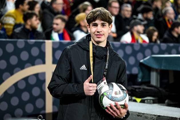 Football, Nations League, Germany - Italy, Ball boy Noel Urbaniak