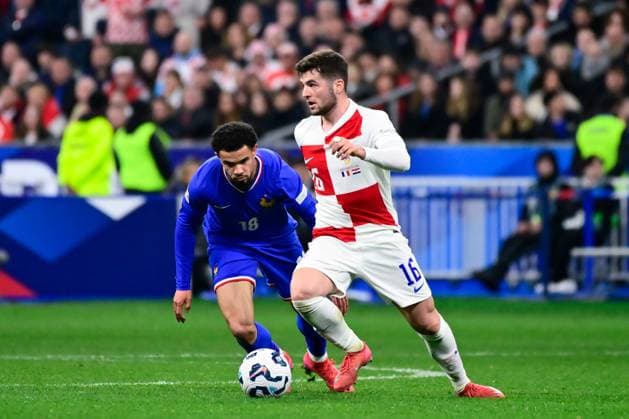 FOOTBALL : France vs Croatie - Ligue des Nations - 23 03 2025 Martin Baturina ( 16 - Croatia ) and Warren Zaire Emery ( 18 - France ) during the UEFA Nations League match between France and Croatia at Stade de France on March 23, 2025 in Paris, France. ( Photo by Dante Badano PsnewZ ) - ParisFrance  Copyright: xDantexBadanox
