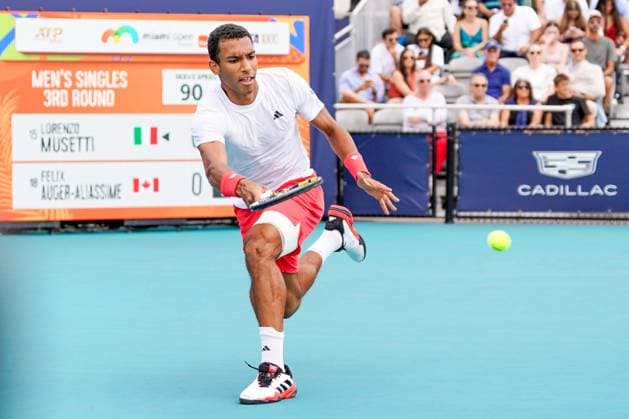 March 23, 2025, Miami, Florida, USA: Felix Auger-Aliassime (CAN) returns a shot to Lorenzo Musetti (not pictured) during the men s singles third round match at the 2025 Miami Open presented by Itau at Hard Rock Stadium. Miami USA - ZUMAw109 20250323_fap_w109_011 Copyright: xDebbyxWongx