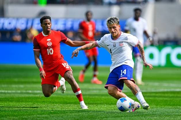 RECORD DATE NOT STATED IV CONCACAF NATIONS LEAGUE 2024-2025 Canada vs United States - Third Place Jonathan David (L) of Canada fights for the ball with Diego Luna (R) of United States during the Third Place match between Canada and United States as part Final Four of the Concacaf Nations League 2024-2025 at SoFi Stadium on March 23, 2025 in Inglewood, Los Angeles, California, United States. INGLEWOOD LOS ANGELES CALIFORNIA UNITED STATES  Copyright: xJorgexMartinezx 20250323162057_CNL_2025_3P_CAN_USA_LUNA49
