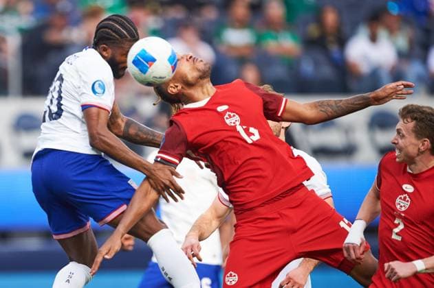 RECORD DATE NOT STATED IV CONCACAF NATIONS LEAGUE 2024-2025 Canada 2-1 United States - Third Place Mark McKenzie (L) of United States fights for the ball with Derek Cornelius (R) of Canada during the Third Place match between Canada and United States as part Final Four of the Concacaf Nations League 2024-2025 at SoFi Stadium on March 23, 2025 in Inglewood, Los Angeles, California, United States. INGLEWOOD LOS ANGELES CALIFORNIA UNITED STATES  Copyright: xJorgexMartinezx 20250323174705_CNL_2025_3P_CAN_USA_CORNELIUS173
