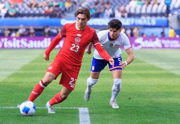 March 23, 2025, Inglewood, California, USA: Niko Sigur 23 of Canada takes possession of the ball as Maximilian Arfsten 5 of the U.S.A. defends during the CONCACAF Nations League Cup 3rd Place game on Sunday March 23, 2025 at SoFi Stadium in Inglewood, California. Canada defeats U.S.A., 2-1. ARIANA RUIZ PI Inglewood USA - ZUMAp124 20250323_zaa_p124_059 Copyright: xArianaxRuizx