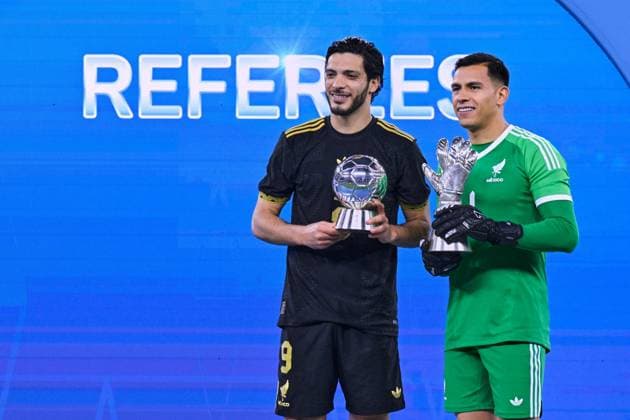 RECORD DATE NOT STATED IV CONCACAF NATIONS LEAGUE 2024-2025 Mexico vs Panama - Final Raul Jimenez Best Players Award and Luis Malagon Best Goalkeeper Award of Mexico during the Final match between Mexican national team, Nationalteam (Mexico) and Panama as part Final Four of the Concacaf Nations League 2024-2025 at SoFi Stadium on March 23, 2025 in Inglewood, Los Angeles, California, United States. INGLEWOOD LOS ANGELES CALIFORNIA UNITED STATES  Copyright: xJorgexMartinezx 20250323221010_CNL_2025_F_MEX_PAN_JIMENEZ286