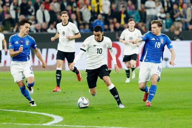 in the picture from l Samuele Ricci Italy, 6 , Jamal Musiala Germany, 10 and Nicolo Barella Italy, 18 , 23 03 2025, Football, UEFA Nations League, Quarterfinal, Germany Italy, GER, Dortmund, Signal Iduna Park, Copyright: HMBxMedia xHeikoxBecker