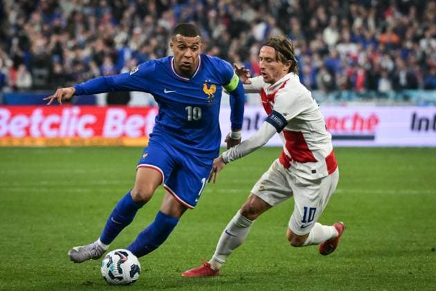 SPORT Bilder des Tages Nations League - France v Croatia - FA French forward Kylian Mbappe controls the ball next to Croatia’s Luka Modric during the UEFA Nations League football match between France and Croatia at the Stade de France stadium in Saint-Denis, north of Paris on March 23, 2025. Photo by Firas Abdullah ABACAPRESS.COM Metz Lorraine France  Copyright: xAbdullahxFiras ABACAx