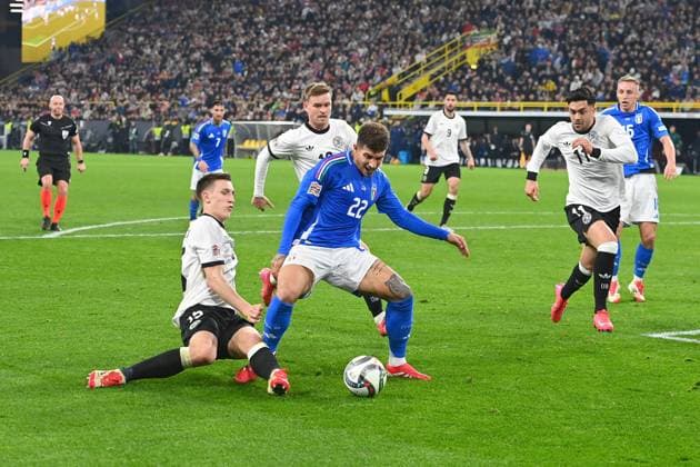 controversial scene Nico SCHLOTTERBECK GER ,action,tackle against Giovanni DI LORENZO ITA in the penalty area no penalty,penalty kick after VAR Soccer Nations League quarterfinal Germany GER Italy ITA 3 3 on 23 03 2025, Signal Iduna Park