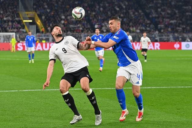 from left Tim KLEINDIENST GER , action,duel against Alessandro BUONGIORNO ITA Soccer Nations League quarterfinal Germany GER Italy ITA 3 3 on 23 03 2025, Signal Iduna Park