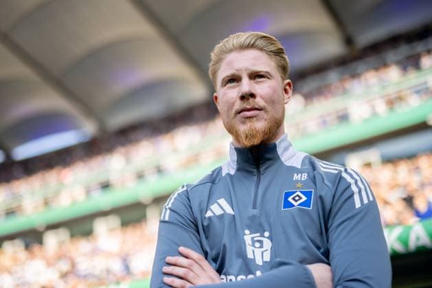 Hamburg, March 23, 2025 Football, DFB Pokal Women 2024 25, Hamburger SV SV Werder Bremen Marwin Bolz Hamburger SV, Coach DFL REGULATIONS PROHIBIT ANY USE OF PHOTOGRAPHS AS IMAGE SEQUENCES AND OR QUASI VIDEO