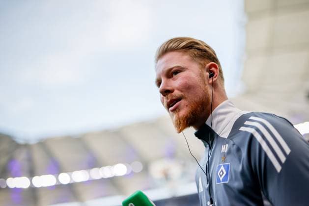 Hamburg, March 23, 2025 Football, DFB Pokal Women 2024 25, Hamburger SV SV Werder Bremen Marwin Bolz Hamburger SV, Coach DFL REGULATIONS PROHIBIT ANY USE OF PHOTOGRAPHS AS IMAGE SEQUENCES AND OR QUASI VIDEO