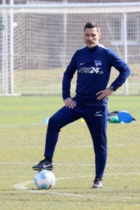 DEU, DFL, 2 FBL Hertha BSC, Training, 24 03 2025, Sportforum, Berlin, DEU, DFL, 2 FBL Hertha BSC, Training, im Bild Cheftrainer Stefan Leitl Hertha BSC Berlin DFL regulations prohibit any use of Photographs as image sequences and or quasi video Foto Juergen Engler nordphoto GmbH nordphotoxGmbHx xEngler nph00076