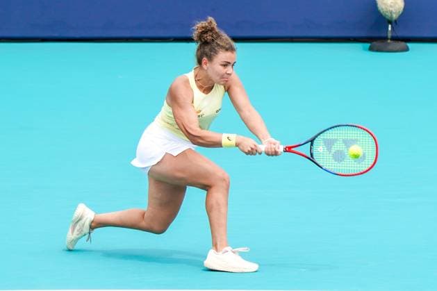 March 24, 2025, Miami, Florida, USA: Jasmine Paolini (ITA) returns a shot to Naomi Osaka (not pictured) during the women s singles fourth round match at the 2025 Miami Open presented by Itau at Hard Rock Stadium. Miami USA - ZUMAw109 20250324_fap_w109_012 Copyright: xDebbyxWongx