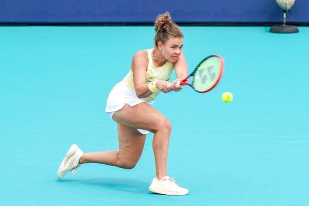 March 24, 2025, Miami, Florida, USA: Jasmine Paolini (ITA) returns a shot to Naomi Osaka (not pictured) during the women s singles fourth round match at the 2025 Miami Open presented by Itau at Hard Rock Stadium. Miami USA - ZUMAw109 20250324_fap_w109_015 Copyright: xDebbyxWongx