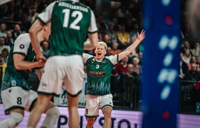 Volleyball Men Season 2024 2025 Volleyball Bundesliga Playoff Quarterfinals Game 1 SVG Lüneburg vs FT 1844 Freiburg 24 03 2025 Fabian Hosch 9 FT 1844 Freiburg cheers with the team Lüneburg LKH Arena Niedersachsen Germany