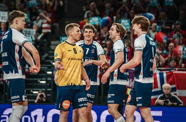 Volleyball Men Season 2024 2025 Volleyball Bundesliga Playoff Quarterfinals Game 1 SVG Lüneburg vs FT 1844 Freiburg 24 03 2025 The SVG Lüneburg team cheers Lüneburg LKH Arena Niedersachsen Germany