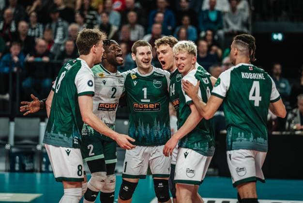 Volleyball Men Season 2024 2025 Volleyball Bundesliga Playoff Quarterfinals Game 1 SVG Lüneburg vs FT 1844 Freiburg 24 03 2025 The FT 1844 Freiburg team cheers with Luc Hartmann 1 FT 1844 Freiburg Lüneburg LKH Arena Niedersachsen Germany