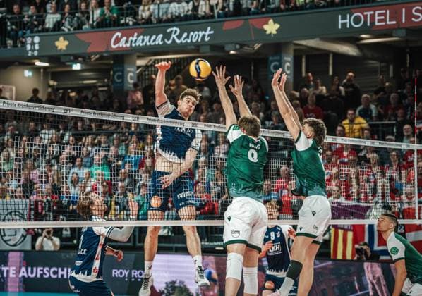 Volleyball Men Season 2024 2025 Volleyball Bundesliga Playoff Quarterfinals Match 1 SVG Lüneburg vs FT 1844 Freiburg 24 03 2025 Simon Torwie 1 SVG Lüneburg vs the double block of FT 1844 Freiburg Lüneburg LKH Arena Niedersachsen Germany