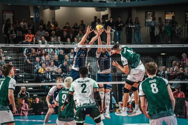 Volleyball Men Season 2024 2025 Volleyball Bundesliga Playoff Quarterfinals Match 1 SVG Lüneburg vs FT 1844 Freiburg 24 03 2025 Kevin Kobrine 4 FT 1844 Freiburg against the block of Joscha Kunstmann 7 SVG Lüneburg and Theo Mohwinkel 8 SVG Lüneburg Lüneburg LKH Arena Niedersachsen Germany