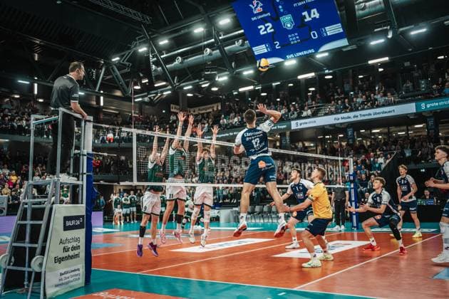 Volleyball Men Season 2024 2025 Volleyball Bundesliga Playoff Quarterfinals Match 1 SVG Lüneburg vs FT 1844 Freiburg 24 03 2025 Cole Sybren Wassenaar Ketrzynski 12 SVG Lüneburg vs Freiburg three-man block Lüneburg LKH Arena Niedersachsen Germany