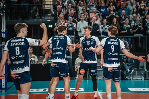 Volleyball Men Season 2024 2025 Volleyball Bundesliga Playoff Quarterfinals Game 1 SVG Lüneburg vs FT 1844 Freiburg 24 03 2025 The SVG Lüneburg team cheers Lüneburg LKH Arena Niedersachsen Germany