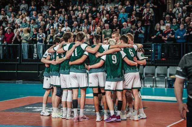 Volleyball Men Season 2024 2025 Volleyball Bundesliga Playoff Quarterfinals Game 1 SVG Lüneburg vs FT 1844 Freiburg 24 03 2025 The team of FT 1844 Freiburg comes together after the defeat against SVG Lüneburg Lüneburg LKH Arena Niedersachsen Germany