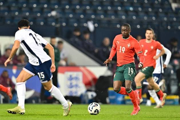 England Under 21 v Portugal U21, U 21 International Friendly, Länderspiel, Nationalmannschaft Carlos Borges of Portugal U21 and CJ Egan-Riley of England Under 21 during the International Friendly match at The Hawthorns, West Bromwich UK Newspapers OUT Copyright: xMartinxCobbx FIL-21626-0082
