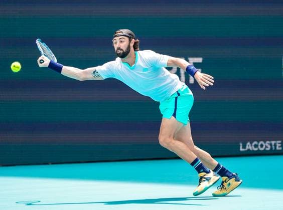 March 24, 2025, Miami, Florida, USA: Jordan Thompson (AUS) returns a shot to Alexander Zverev (not pictured) during the men s singles third round match at the 2025 Miami Open presented by Itau at Hard Rock Stadium. Miami USA - ZUMAw109 20250324_fap_w109_039 Copyright: xDebbyxWongx