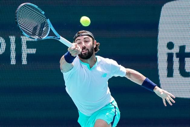 March 24, 2025, Miami, Florida, USA: JORDAN THOMPSON (AUS) returns a shot to Alexander Zverev (not pictured) during the men s singles third round match at the 2025 Miami Open presented by Itau at Hard Rock Stadium. Miami USA - ZUMAw109 20250324_fap_w109_026 Copyright: xDebbyxWongx