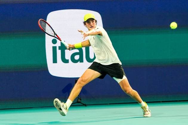 March 24, 2025, Miami, Florida, USA: Joao Fonseca (BRA) returns a shot to Alex deMinaur (not pictured) during the men s singles third round match at the 2025 Miami Open presented by Itau at Hard Rock Stadium. Miami USA - ZUMAw109 20250324_fap_w109_043 Copyright: xDebbyxWongx