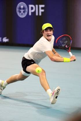 March 24, 2025, Miami Gardens, Florida, United States Of America: MIAMI GARDENS, FLORIDA - MARCH 24: Alex de Minaur of Australia defeats Joao Fonseca of Brazil during their match on day 7 of the Miami Open at Hard Rock Stadium on March 24, 2025 in Miami Gardens, Florida. ...People: Joao Fonseca Miami Gardens United States Of America - ZUMAs214 20250324_ada_s214_067 Copyright: xSMGx