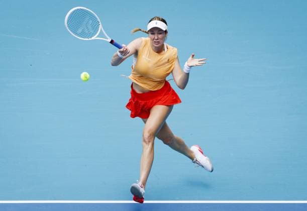 March 24, 2025, Miami, Fl: Danielle Collins (USA) returns to Aryna Sabalenka during the Miami Open on Monday, March 24, 2025, at Hard Rock Stadium in Miami Gardens, Florida. Sabalenka won the match. Miami - ZUMAm67_ 0807604258st Copyright: xAliexSkowronskix