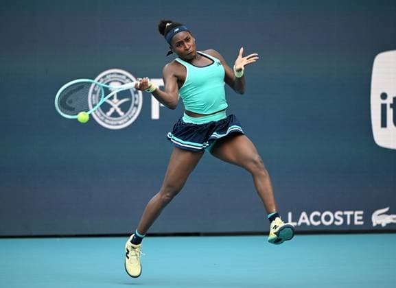 MIAMI GARDENS FL - MARCH 24: Magda Linette Vs Coco Gauff during The Miami Open at Hard Rock Stadium on March 24, 2025 in Miami Gardens, Florida. Copyright: xmpi04x